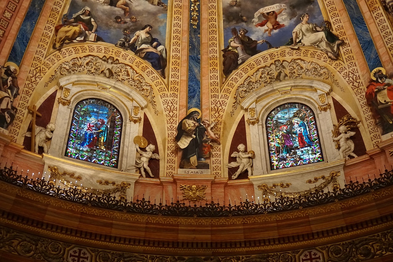 Sanatın Işığında İbadet: Fransa'nın Eşsiz Katedralleri ve Bazilikalarının Estetik Değerleri 