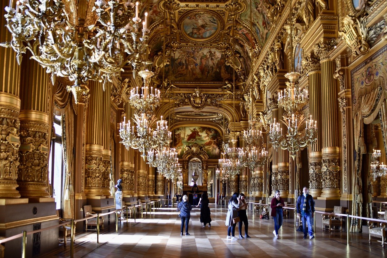 Sanatın Ölümsüz İzleri Fransa'nın Tarihi Katedralleri ve Bazilikalarının Sanatsal Zenginlikleri