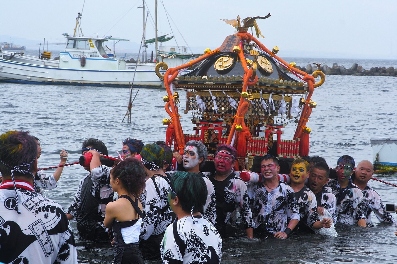 Topluluk Ruhu ve Dayanışma Matsuri Festivallerinde Birleşmek