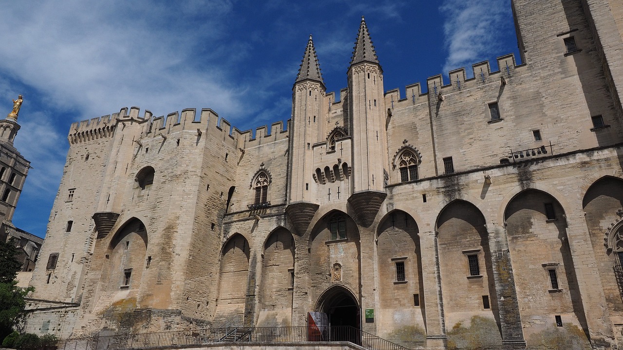 İspanya'nın Kültürel Derinlikleri Alhambra, Toledo, Segovia ve Tarihin İzlerini Sürmek