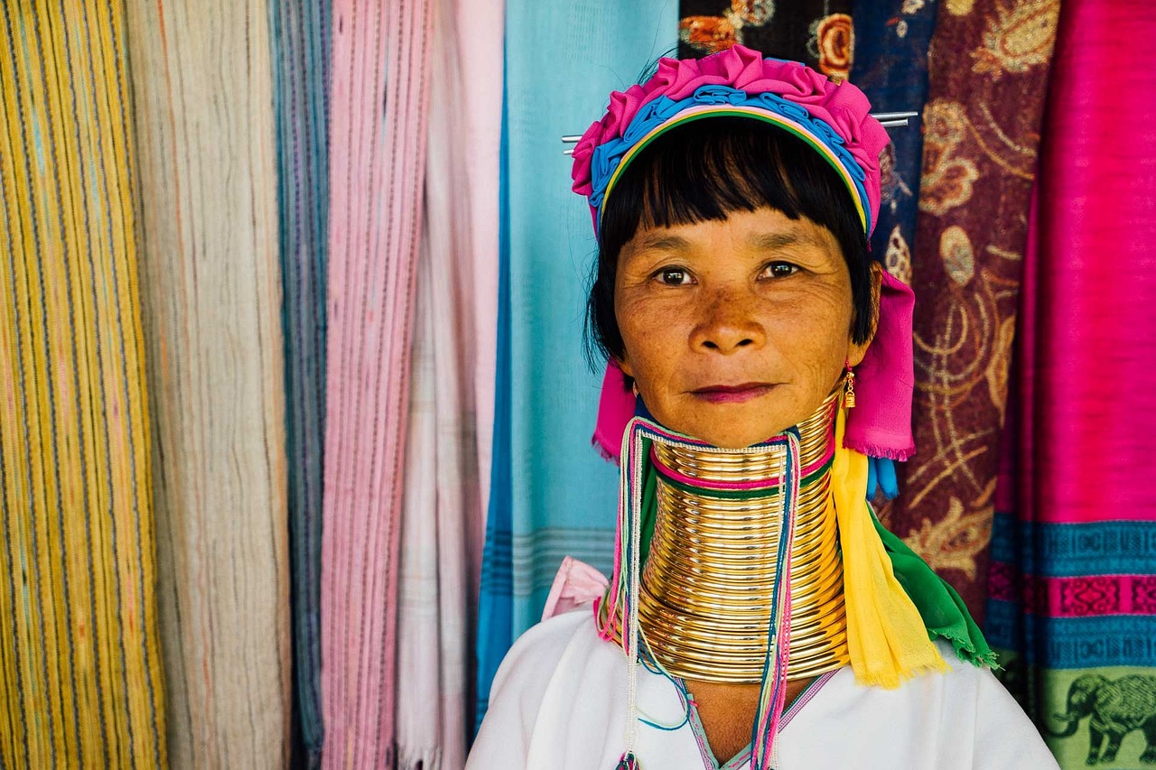 Lahu Kabilesi Tayland'ın Geleneksel Giyim ve Süslemeleri