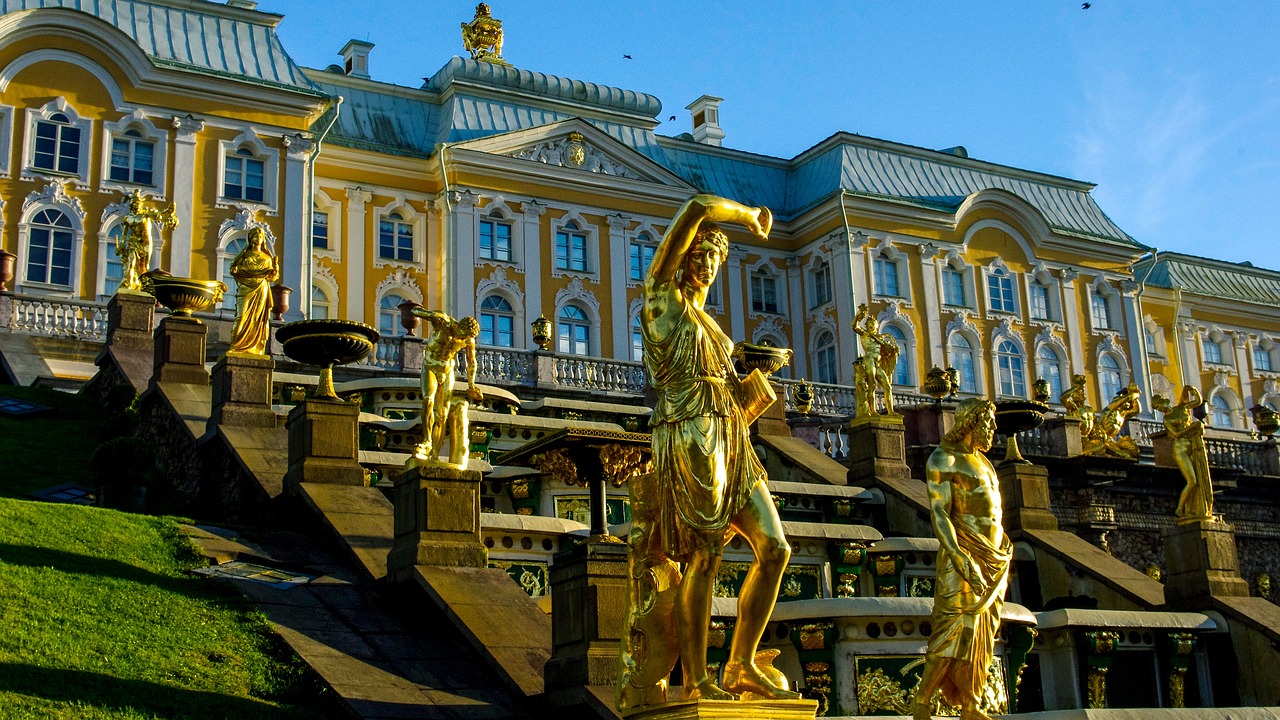  San Petersburg'un Efsanevi Mirası: Hermitage Müzesi ve Peterhof Sarayı 