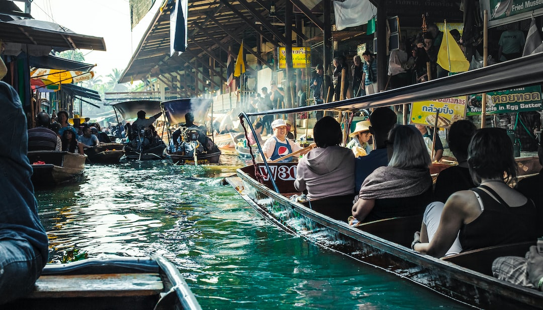 Yüzen Pazarların Çeşitliliği Tayland'ın Farklı Bölgelerindeki Deneyimler