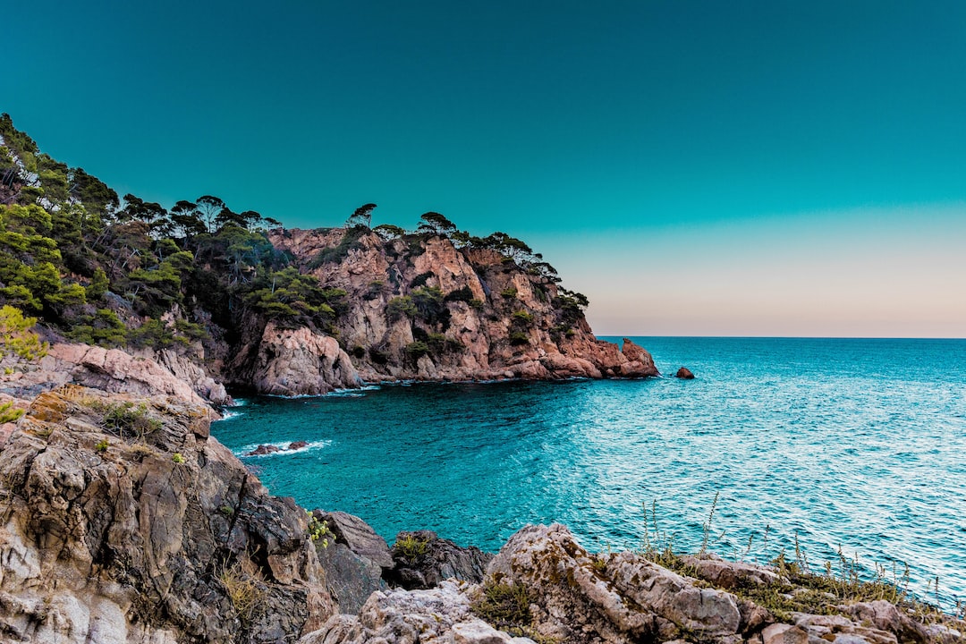 İspanya'nın Adalarında Hayatı Keşfedin Mallorca, Ibiza ve Kanarya Adaları'nın Renkli Atmosferi