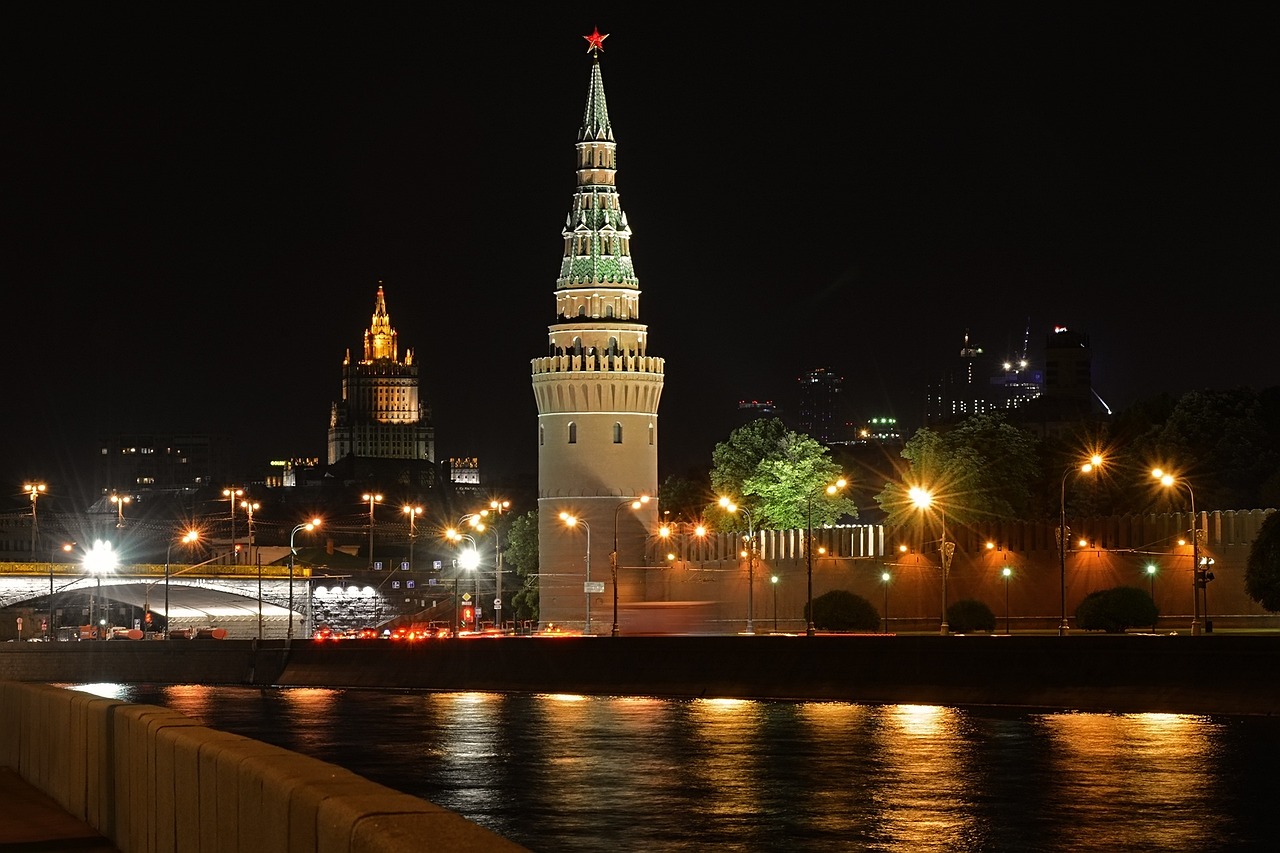 Moskova'nın Tarihi İhtişamı Kızıl Meydan ve Kremlin Sarayı