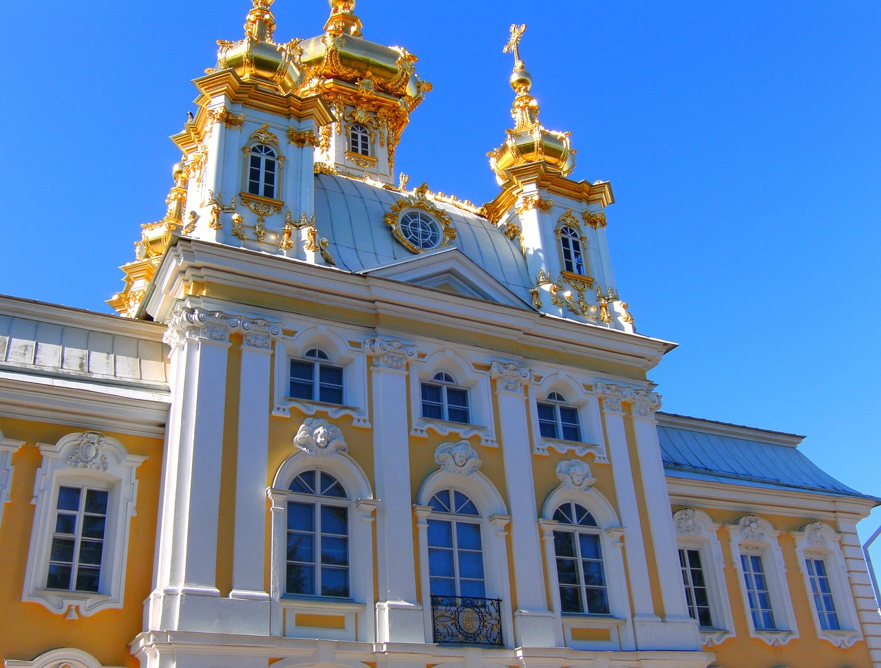 Peterhof Sarayı San Petersburg'un Eşsiz Tarihi ve Bahçeleri