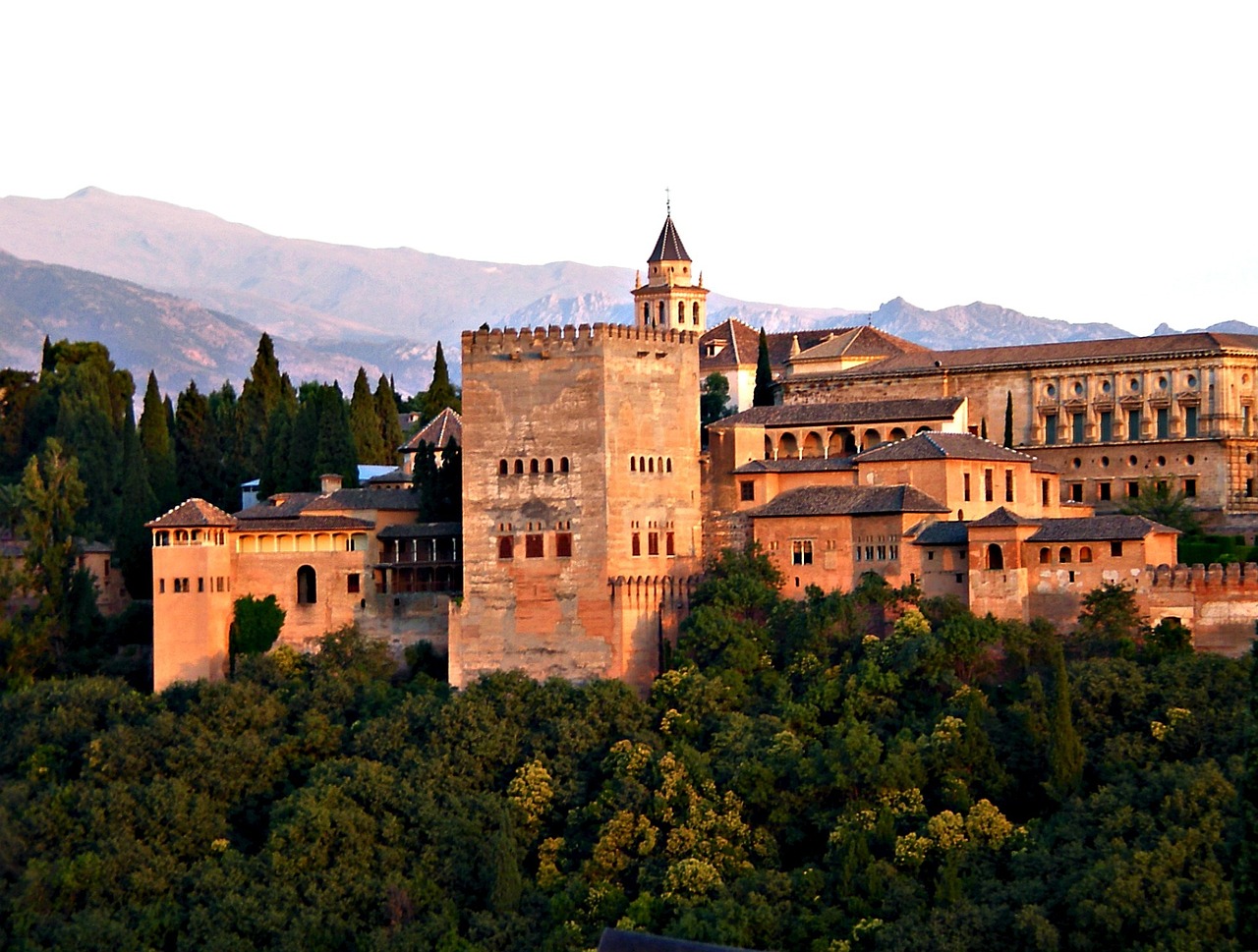 İspanya'nın Tarihle İç İçe Geçtiği Mekanlar Alhambra, Toledo, Segovia'nın Büyüsü