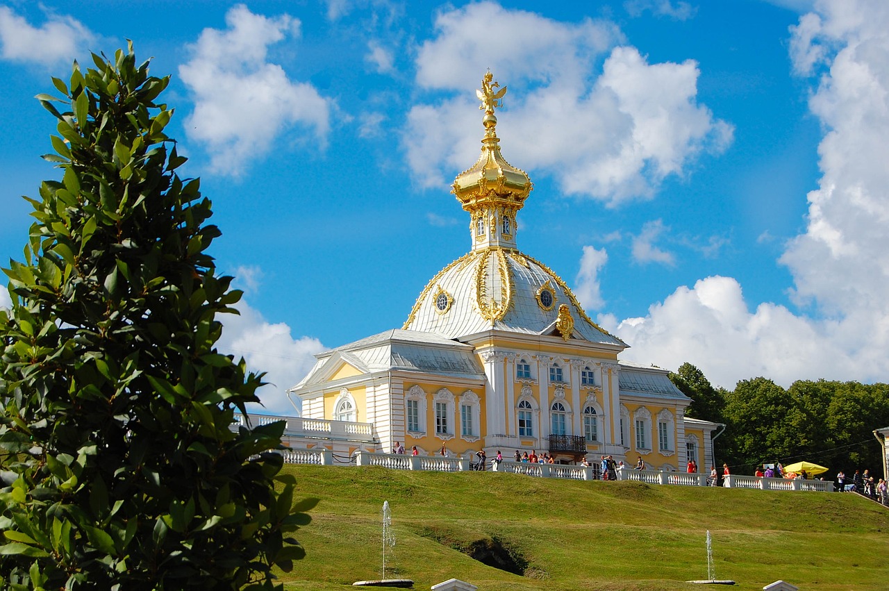 Peterhof Sarayı San Petersburg'un Sarayları ve Şelaleleriyle Büyüleyen Bir Miras