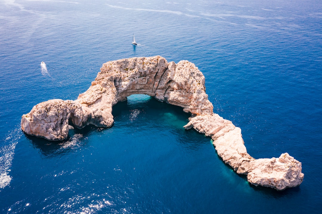 Sakinlik ve Güzellik Mallorca, Ibiza ve Kanarya Adaları'nda Huzurlu Deniz Tatili