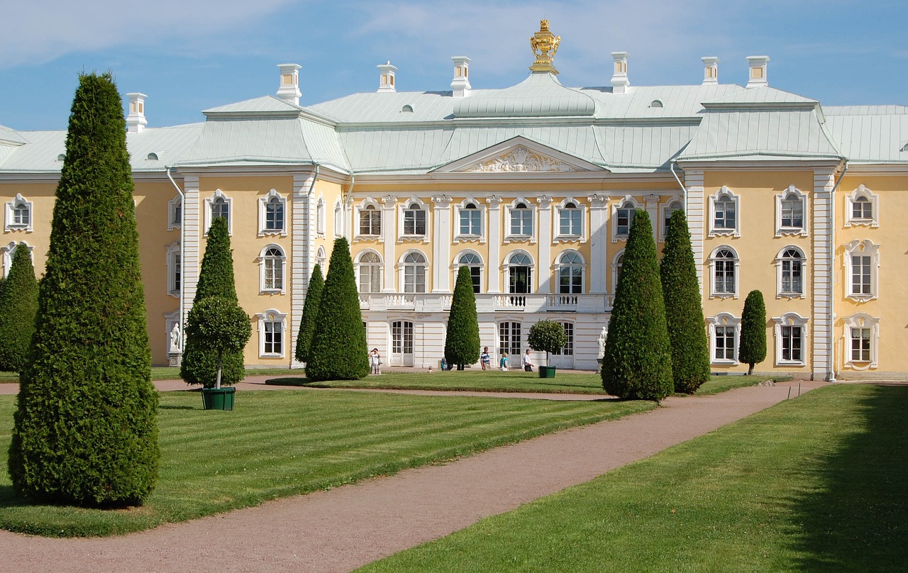Peterhof Sarayı San Petersburg'un Tarihi ve Bahçe Dolu Bir Hazinesi 