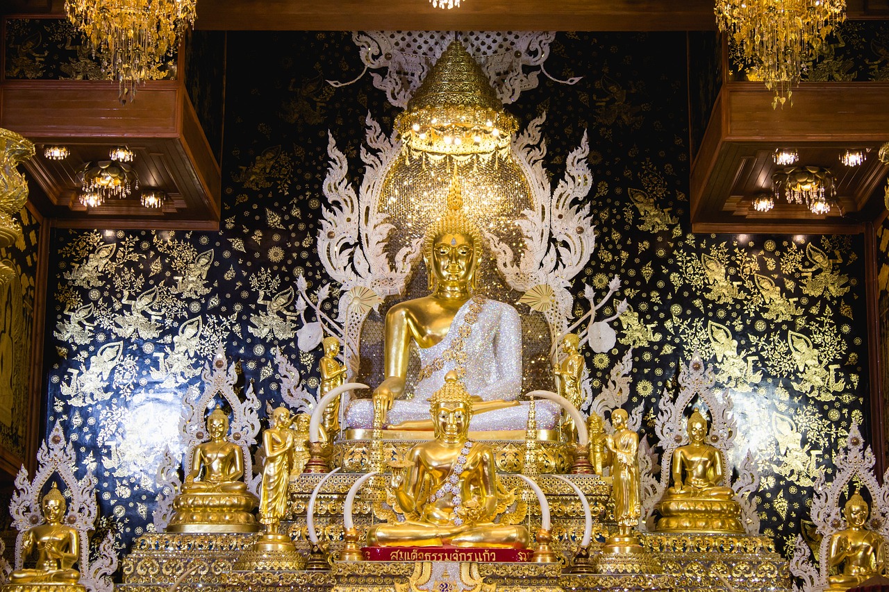 Tapınak Şölenleri Tayland'ın Renkli ve Canlı Kutlamaları